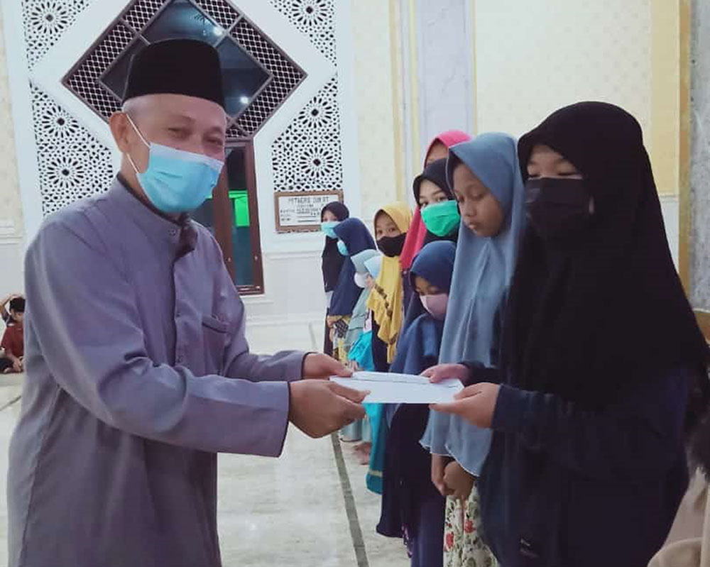 Peringatan 10 Muharram 1443 H, Masjid Jamiâ€™ Nurul Iman Santuni 38 Anak Yatim